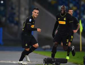 ITALIANO: Inter de Milão derrota o Napoli e segue na liderança com a Juventus