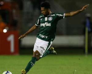 Palmeiras empresta atacante ao Athletico e deve ceder volante ao Barcelona