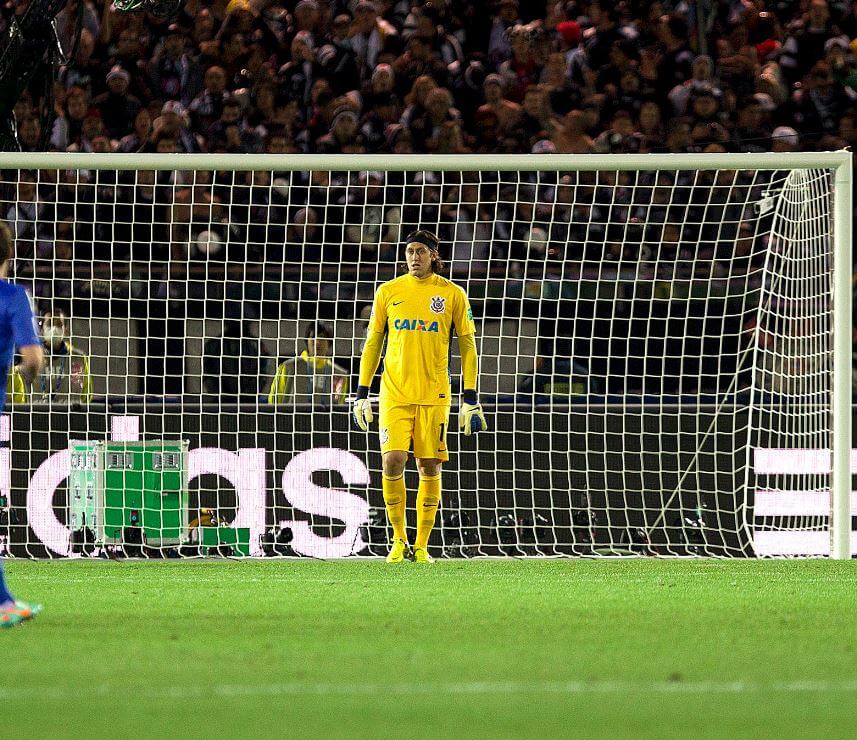 Goleiro se machuca no primeiro treino do Corinthians e vai passar por exames