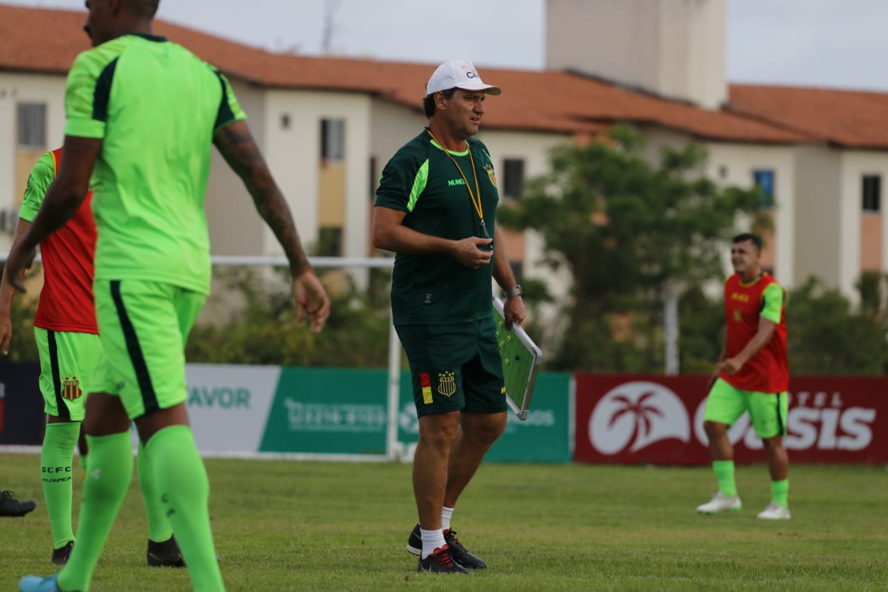 Maranhense: João Brigatti treina forte em busca de equipe ideal no Sampaio Corrêa