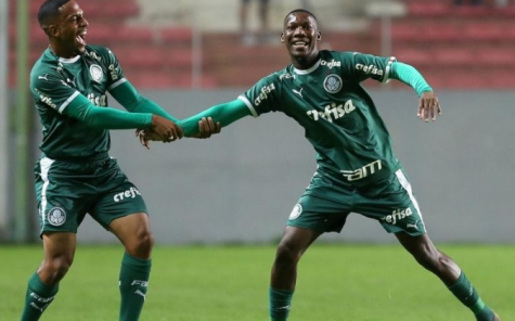 Revelado em Taça das Favelas, volante festeja chance no Palmeiras
