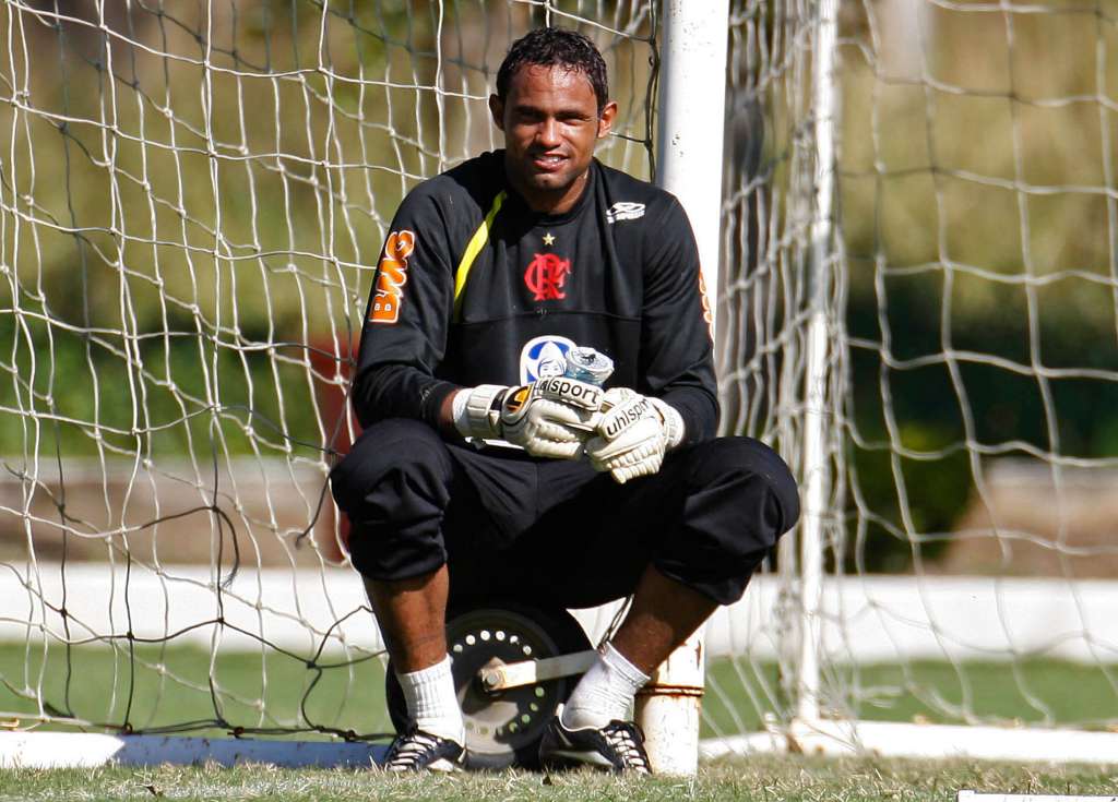 Operário não vai desistir da contratação do goleiro Bruno