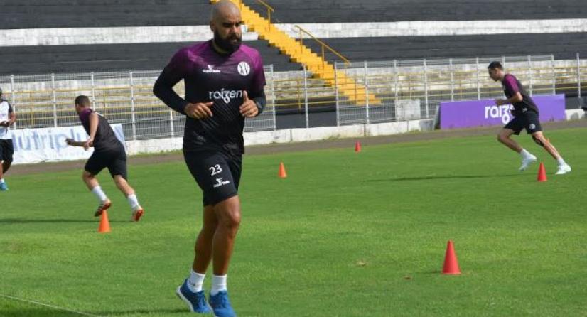 Paulista A2: XV libera goleiro, contrata substituto e meia revelado no clube