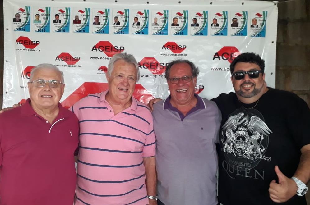 Antônio Edson com a equipe da Rádio Educadora de Piracicaba