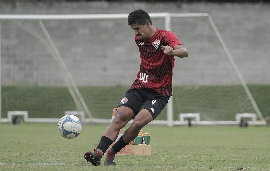 Zagueiro que quase caiu na Série B é o primeiro reforço do Cruzeiro