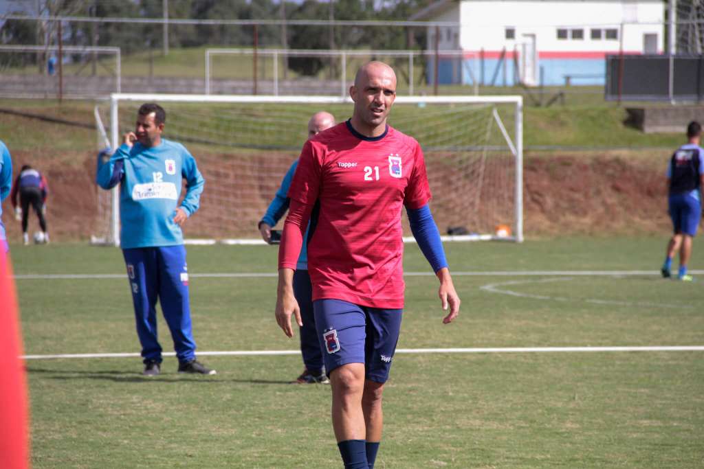 Eder Sciola interessa ao Guarani (Foto: Geraldo Bubniak/Paraná)
