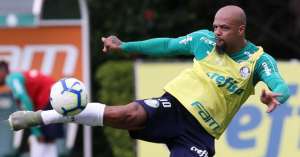 Volante do Palmeiras elogia Luxa e cobra maior valorização dos técnicos brasileiros