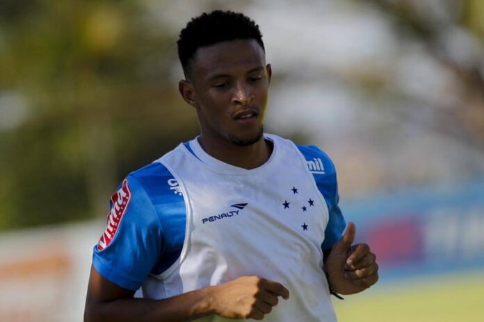 Paulista A2: Portuguesa flerta com zagueiro revelado no Cruzeiro que estava na Europa