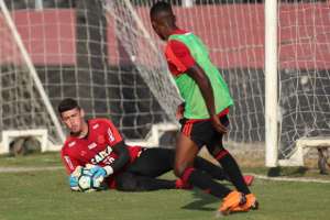 Paulistão: RB Bragantino negocia com goleiro de 20 anos do Flamengo