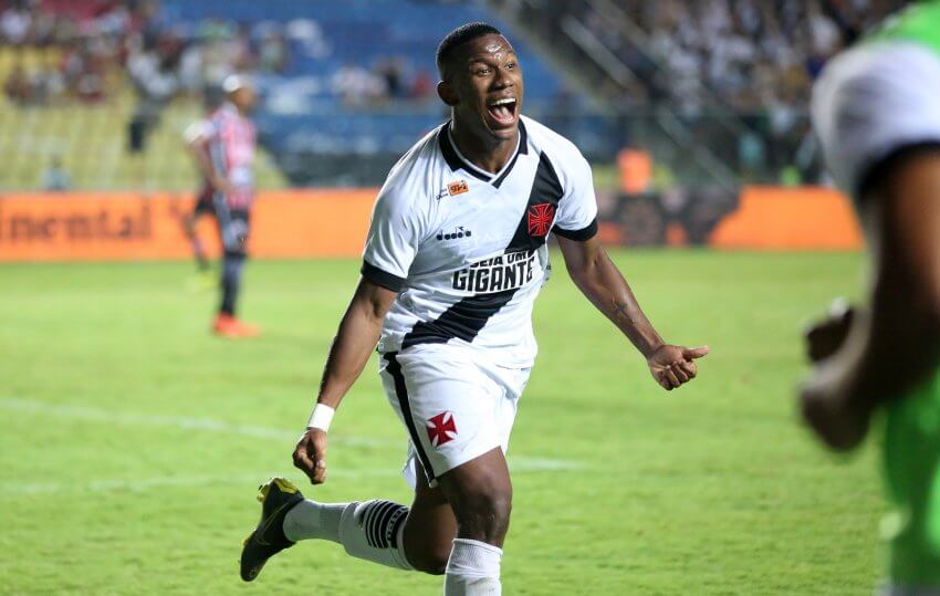 Mineiro: América fecha com zagueiro e quer atacante do Vasco