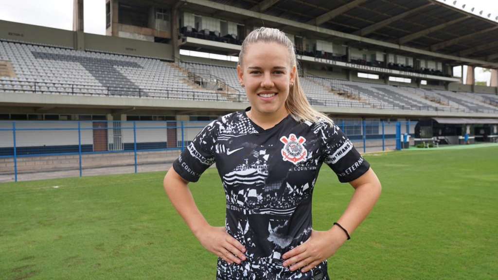  Corinthians anuncia a contratação da meio-campista Andressinha para a temporada