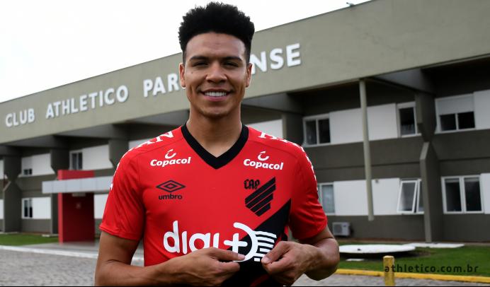 Paranaense: Athletico oficializa ex-meia de Corinthians e Cruzeiro