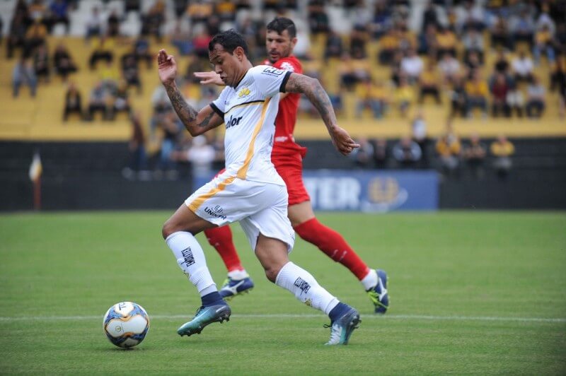 Pernambucano: Santa Cruz contrata ex-atacante de Ceará e Palmeiras