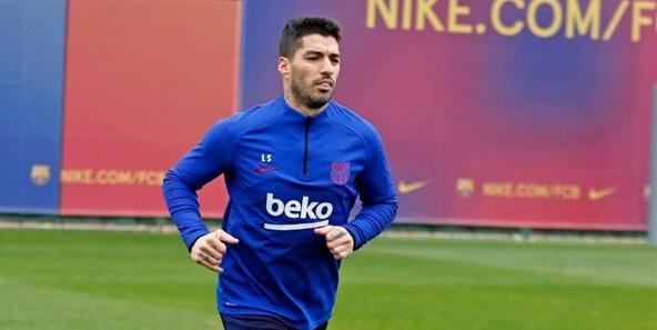Espanhol: Suárez passará por cirurgia no joelho direito e vai desfalcar o Barcelona