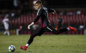 Time do Brasileirão fecha com goleiro do São Paulo que agrediu a esposa