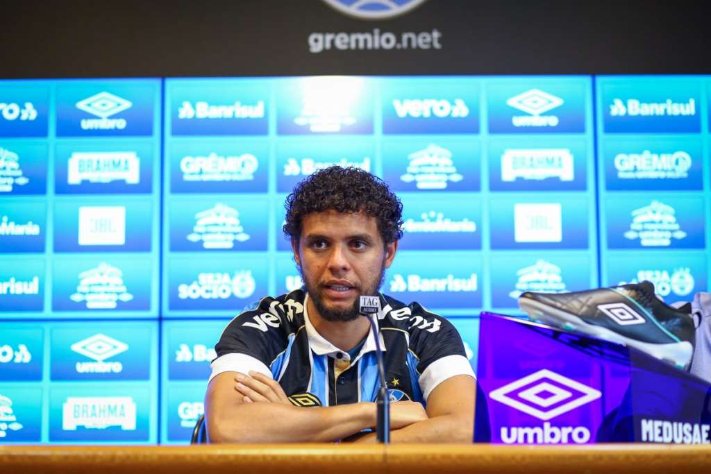 Durante apresentação, lateral diz que qualidade do Grêmio facilita seu estilo de jogo