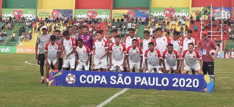 Time da Copa SP demite treinador e faz a limpa na base após eliminação
