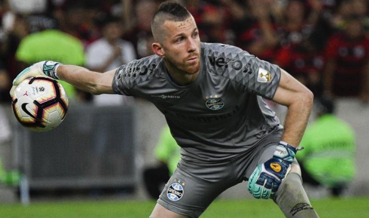 Paulo Victor admite erros em 2019 e vê pressão por titularidade no gol do Grêmio