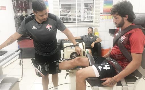 Baiano: Meia ex-Fluminense é apresentado no Vitória e realiza exames médicos