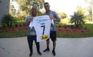 Torcedor do Corinthians, atacante ganha a camisa 7 e se espelha em Marcelinho Carioca