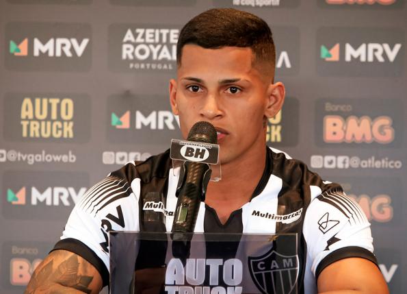 Mineiro: Apadrinhado de Miranda e Daniel Alves, Maílton é apresentado no Atlético