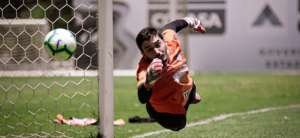 Atlético-MG aceita e RB Bragantino pagará R$ 23 milhões por jovem goleiro