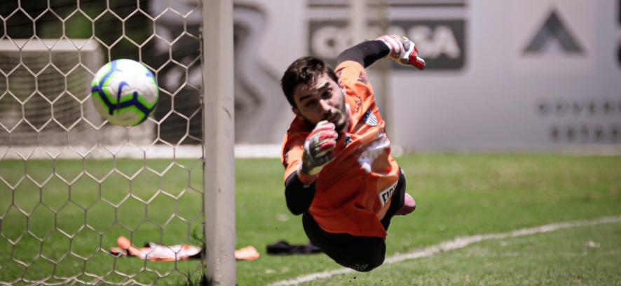 Atlético-MG aceita e RB Bragantino pagará R$ 23 milhões por jovem goleiro