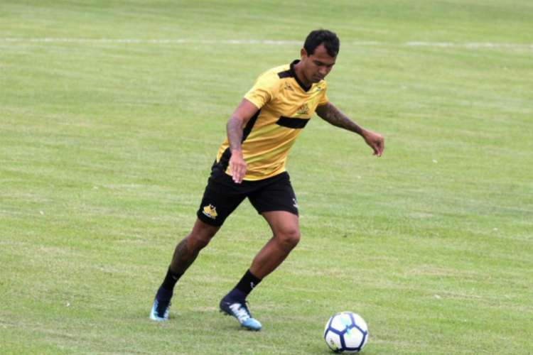 Pernambucano: Ex-atacante do Palmeiras deve deixar o Santa Cruz antes de estrear