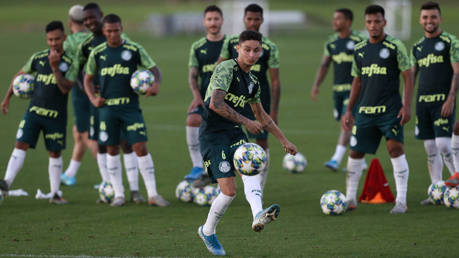 Florida Cup: Luxa reestreia no Palmeiras com teste na zaga e observação de garotos