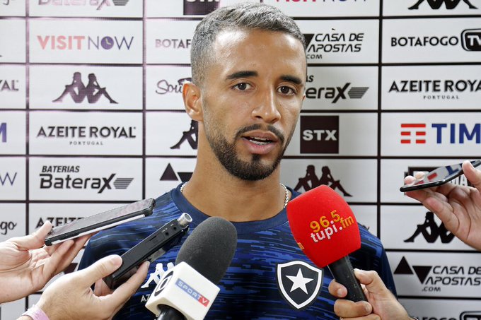 Carioca: Cria da base, volante Caio Alexandre vive expectativa por estreia no Botafogo