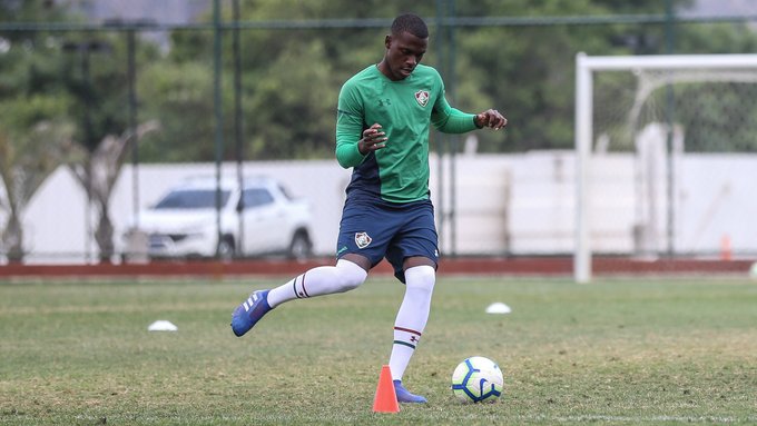 Carioca: Zagueiro sofre lesão no joelho e desfalca o Fluminense de seis a oito meses