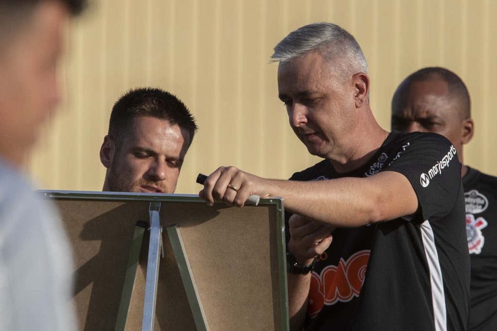 Florida Cup: Tiago Nunes pede Corinthians mais agressivo: ‘Queremos finalizar mais vezes’