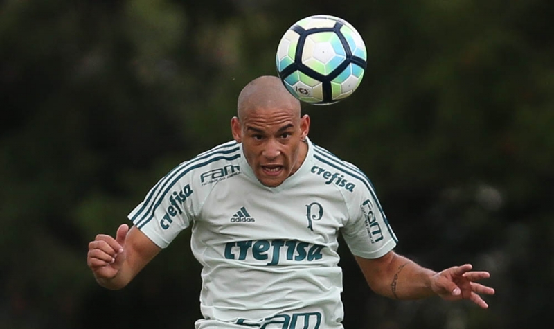 Baiano: Vitória acerta com ex-volante do Palmeiras