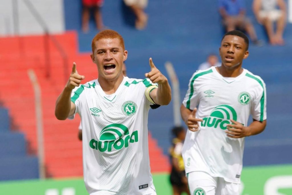Chapecoense integra destaque da Copinha ao elenco profissional e negocia renovação