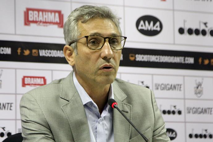 Carioca: Presidente do Vasco reafirma interesse em Dedé e ainda crê em renovação de Guarín