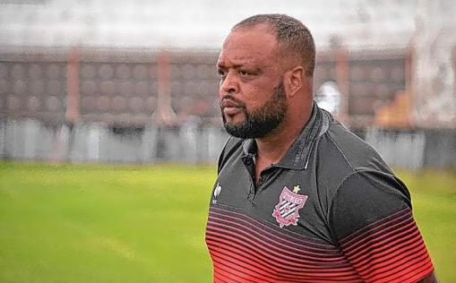 Paulista A3: A nove dias da estreia, Paulista perde patrocínio e técnico