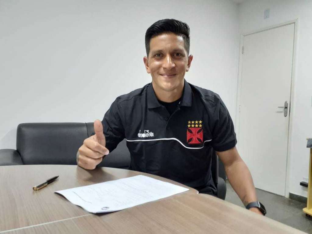  Germán Cano é apresentado no Vasco e deve estrear domingo contra o Bangu
