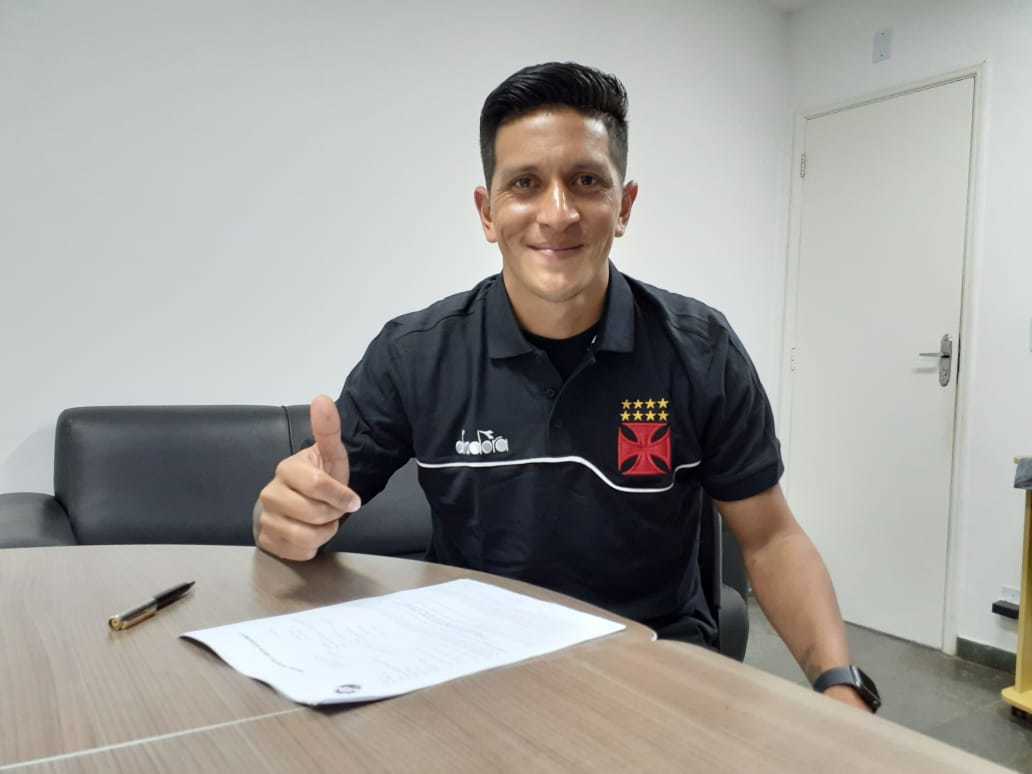 Germán Cano é apresentado no Vasco e deve estrear domingo contra o Bangu