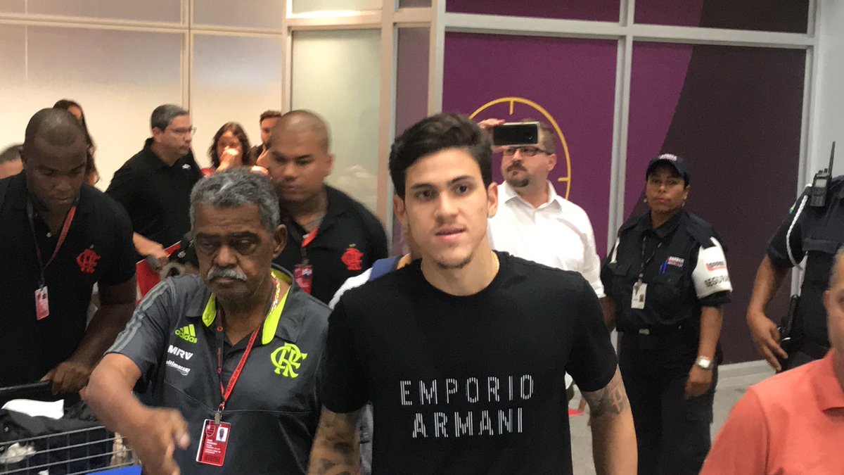 Atacante ex-Flu chega ao Rio para assinar com o Flamengo: ‘Faltam detalhes’