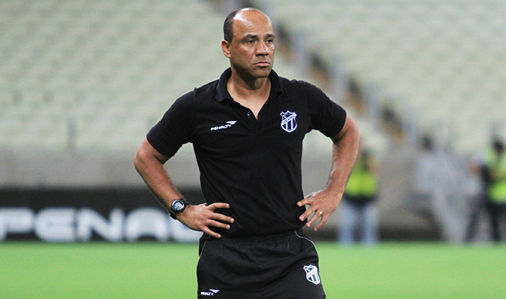 Após demitir Villar, Ferroviária se aproxima de ex-técnico de Ceará e Ponte Preta