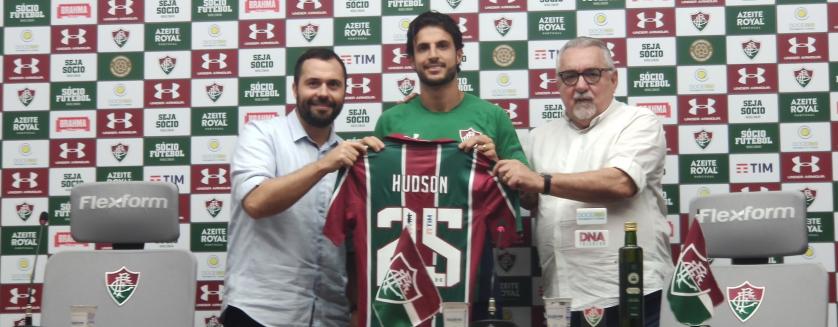 Apresentado, Hudson exalta chance no Fluminense e celebra parceria com Henrique
