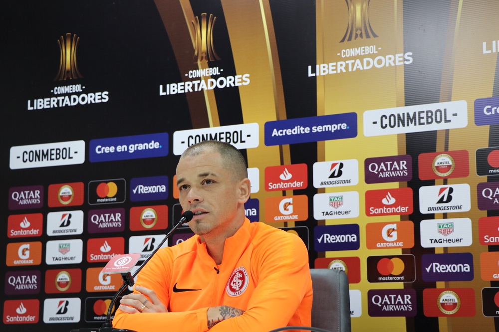 Gaúcho: D’Alessandro nega ter renovado com Inter por ser amigo de Coudet