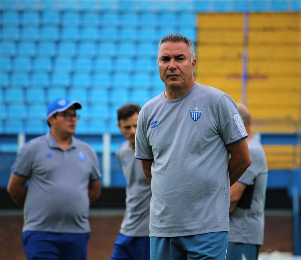 Português faz mistério e não define Avaí para Recopa Catarinense