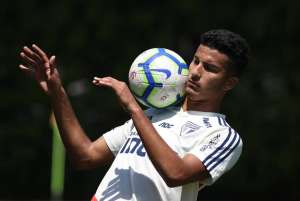 São Paulo analisa opções para a zaga: 'Solução deve ser caseira'