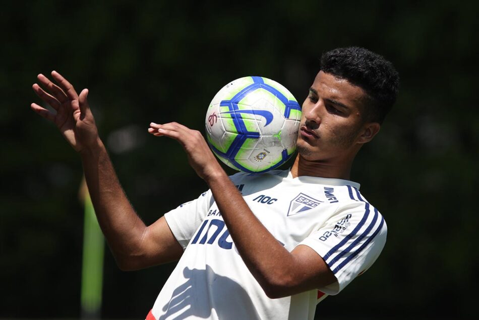 São Paulo analisa opções para a zaga: ‘Solução deve ser caseira’