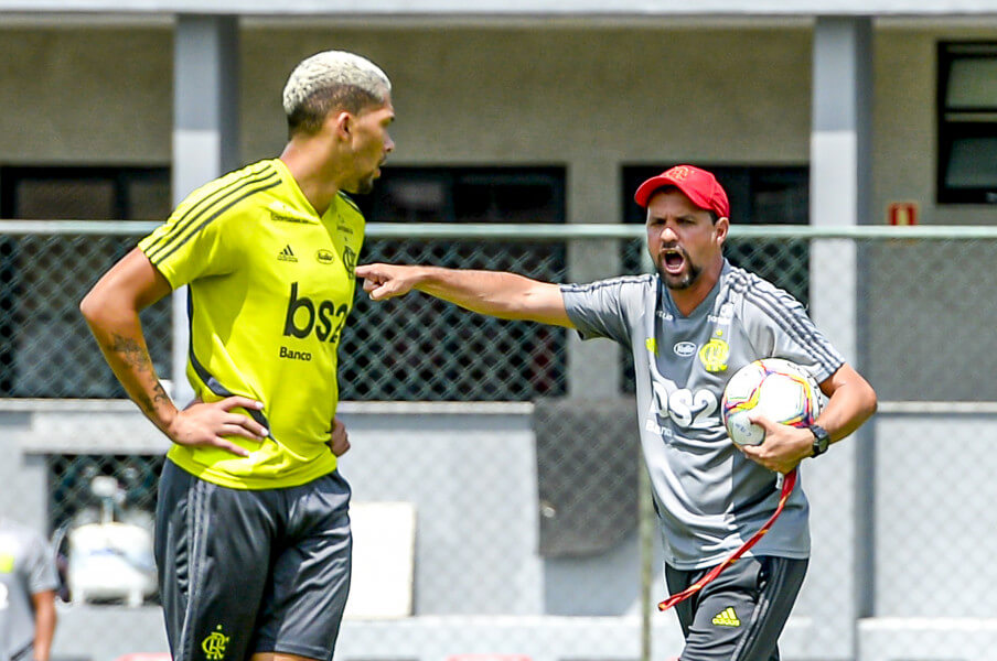 Carioca: Treinador aprova atuação do Flamengo, mas lamenta chances perdidas