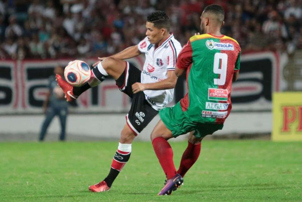 Santa Cruz não teve dificuldades diante do Petrolina (Foto: Rafael Melo/Santa Cruz)