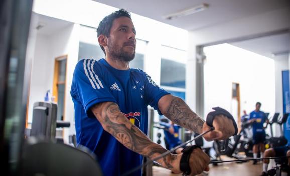 Mineiro: Volante volta a ser liberado dos treinos e desfalca Cruzeiro em estreia