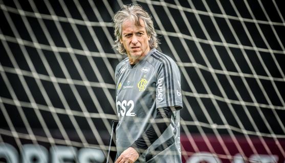 Jorge Jesus chega ao Rio e vê renovação de contrato mais próxima