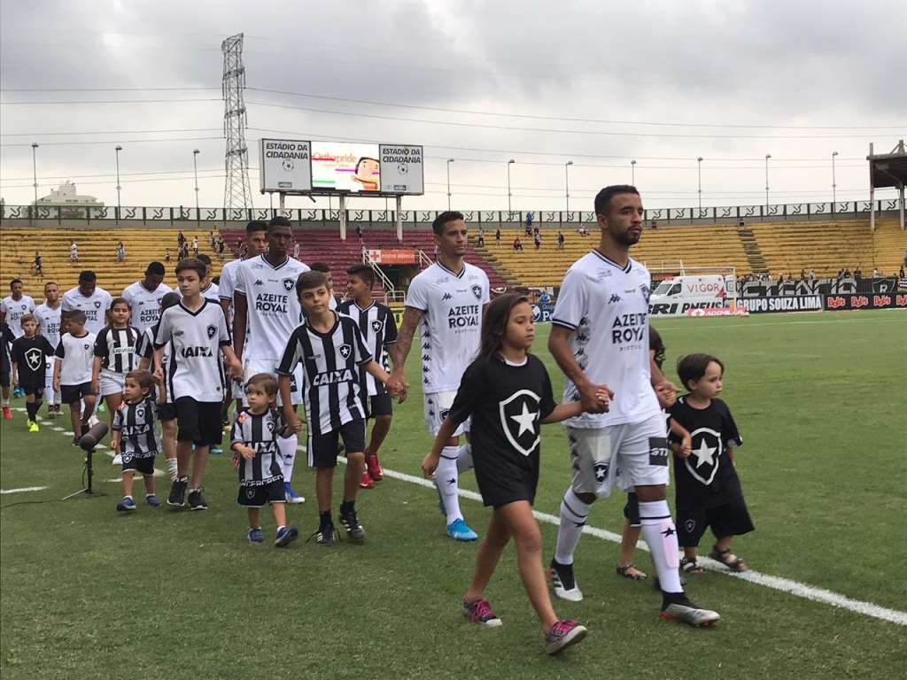 Botafogo tenta reabilitação no Campeonato Carioca nesta quarta - Vitor Silva / Botafogo FR
